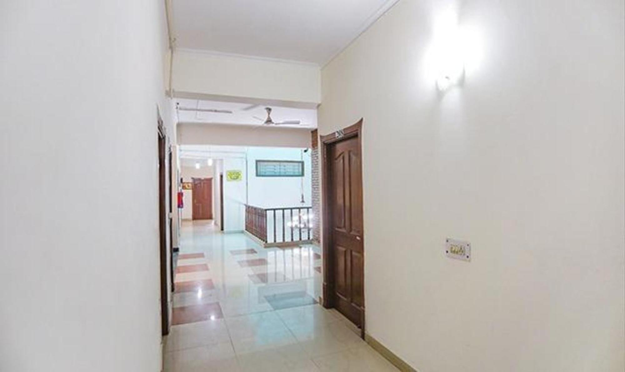 Hotel Fabexpress Ap International Noida Exterior foto