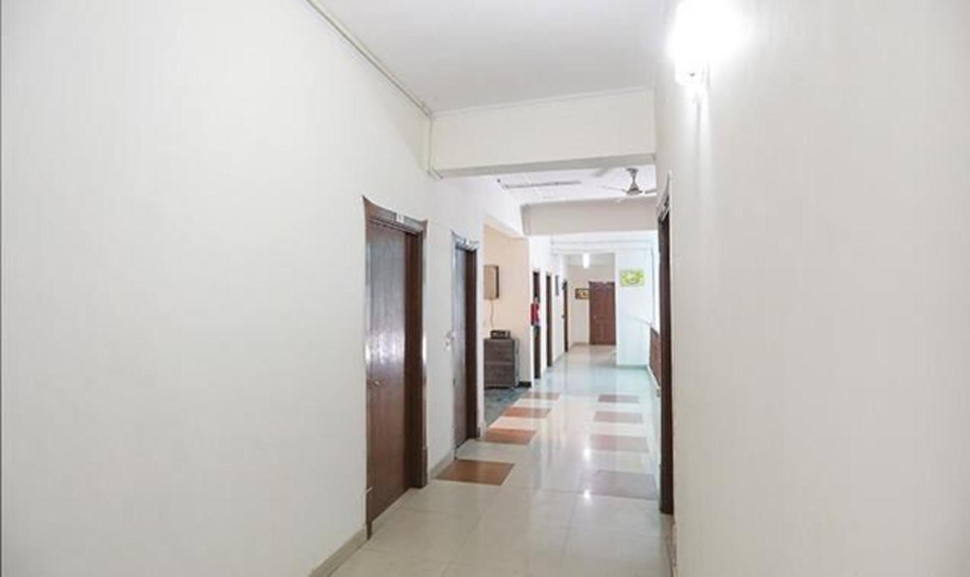 Hotel Fabexpress Ap International Noida Exterior foto