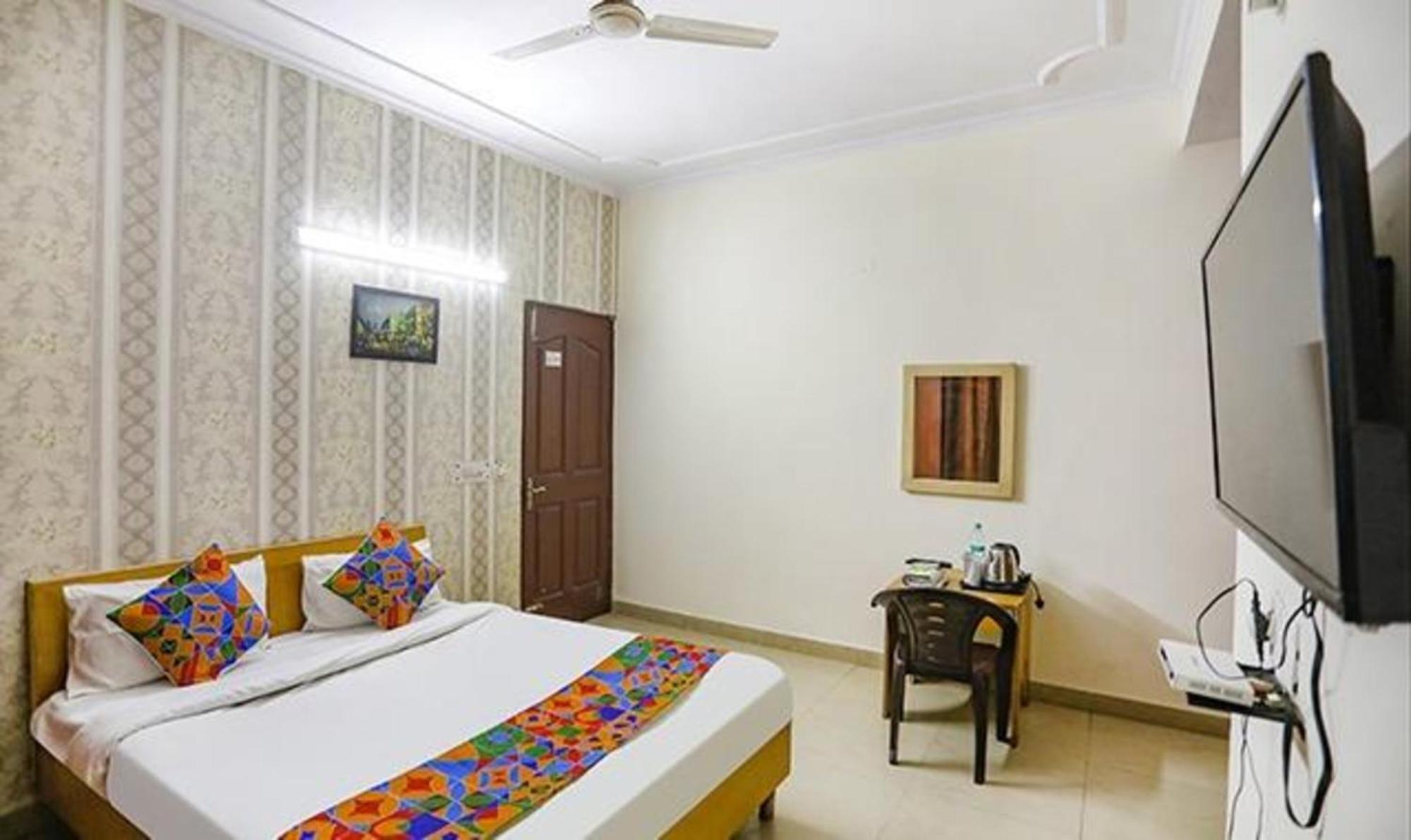 Hotel Fabexpress Ap International Noida Exterior foto