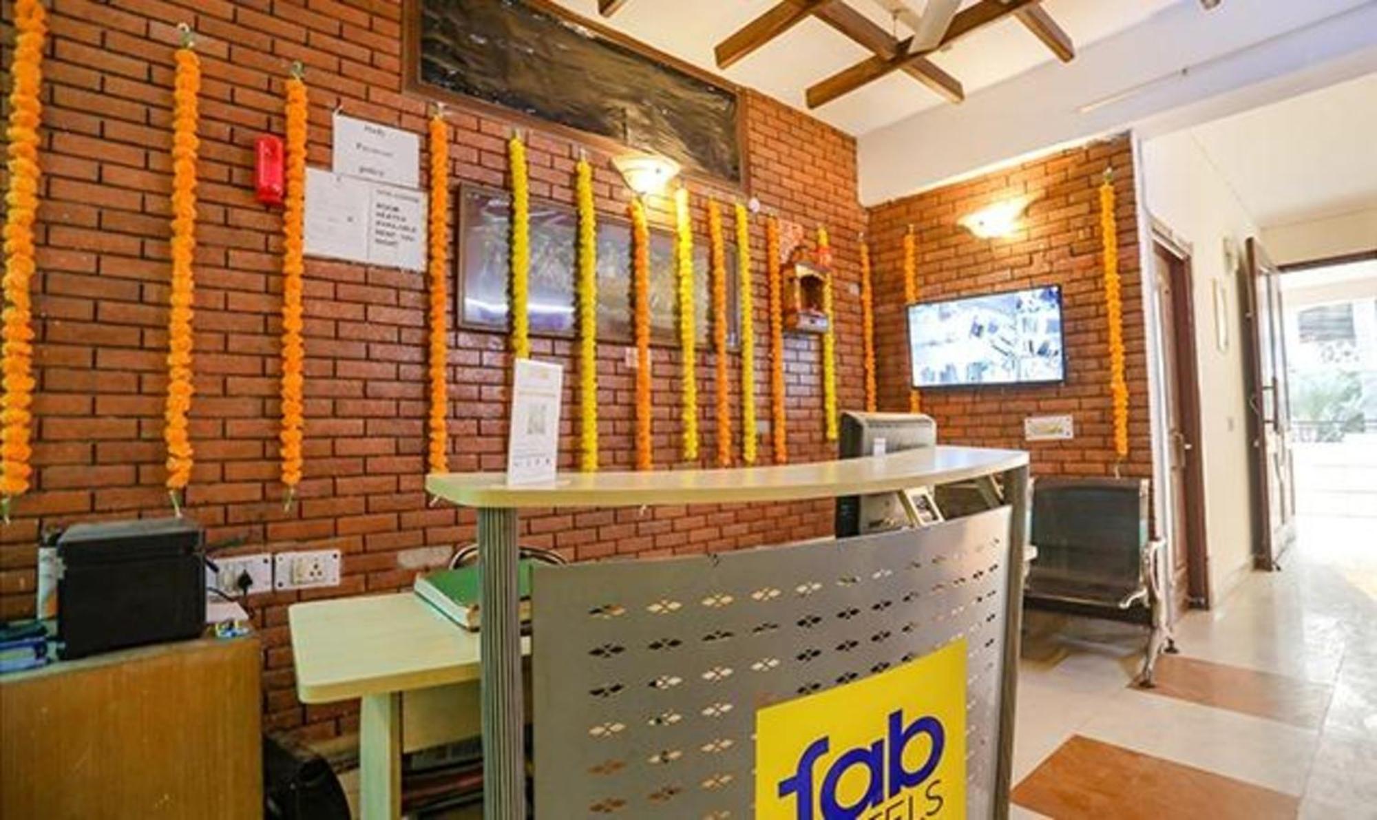 Hotel Fabexpress Ap International Noida Exterior foto